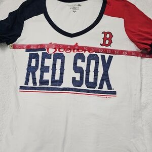 BOSTON REDSOX WOMENS VNECK TEE SHIRT! SIZE MED! PRE LOVED!